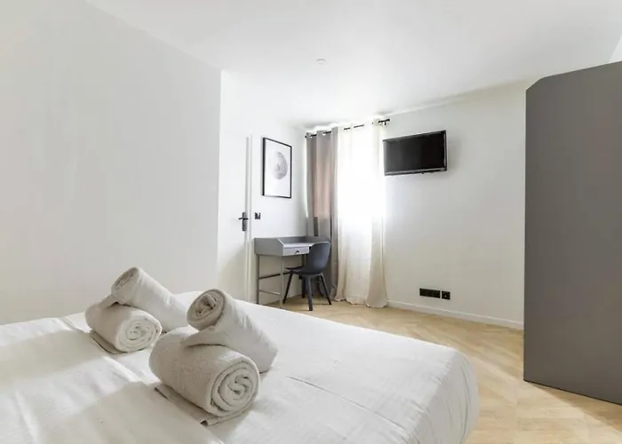 Chapelle/ordener : Magnifique 1br/4p *